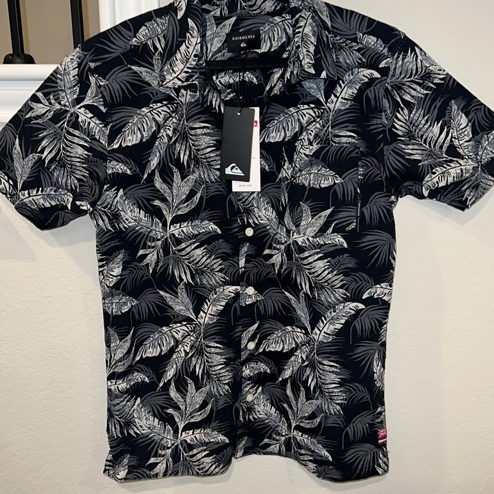 Quiksilver BNWT shirt short sleeve